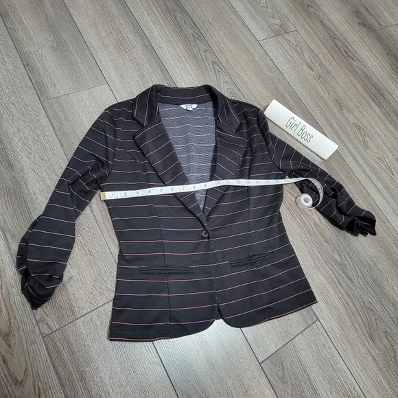 ✨️3 For $30✨️TAG Adorable Blazer (S) - Picture 10 of 10